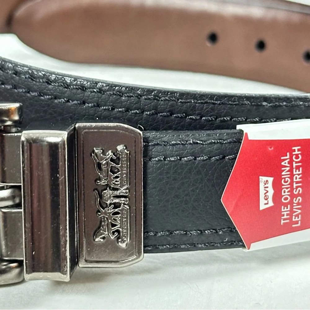 LEVI’S NWT black brown belt with silver buckle - size medium